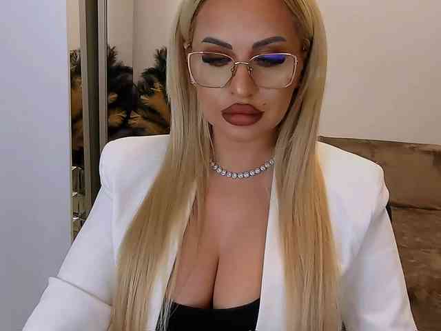 lovelyblondyx webcam