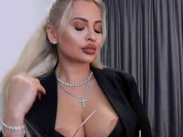 lovelyblondyx webcam