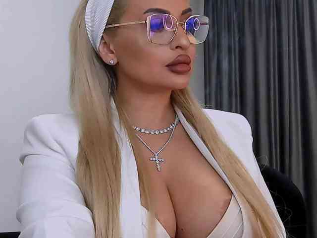 lovelyblondyx webcam