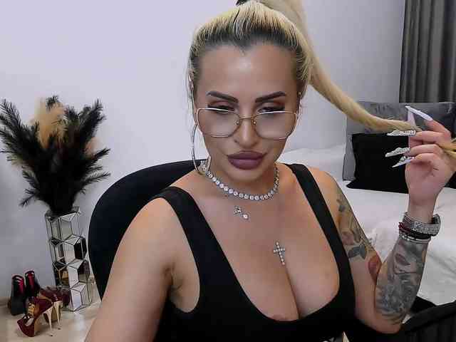 lovelyblondyx