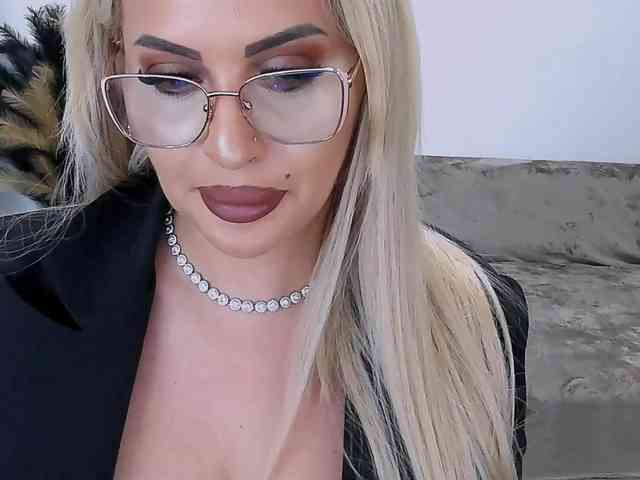 lovelyblondyx