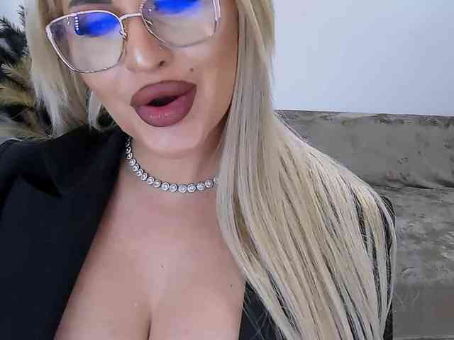 lovelyblondyx