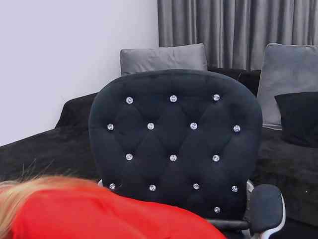 lovelyblondyx webcam