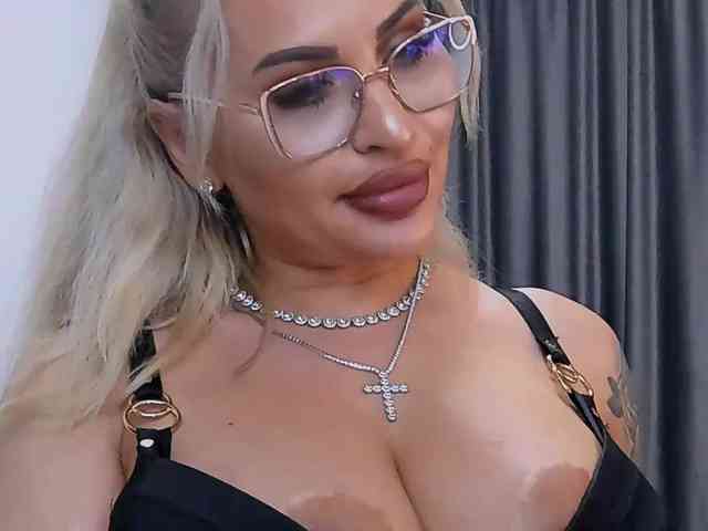 lovelyblondyx webcam