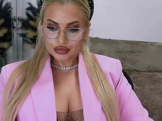 lovelyblondyx webcam