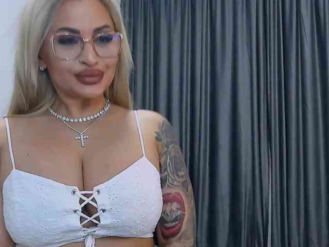 lovelyblondyx webcam