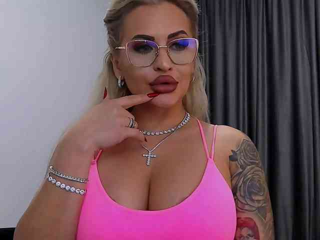 lovelyblondyx webcam