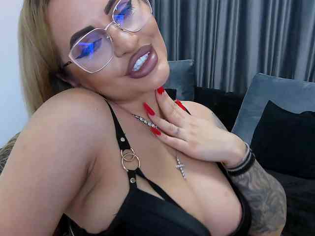 lovelyblondyx webcam