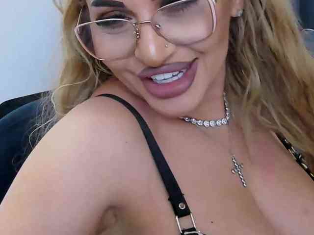 lovelyblondyx webcam