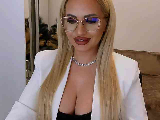 lovelyblondyx webcam