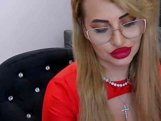 lovelyblondyx webcam