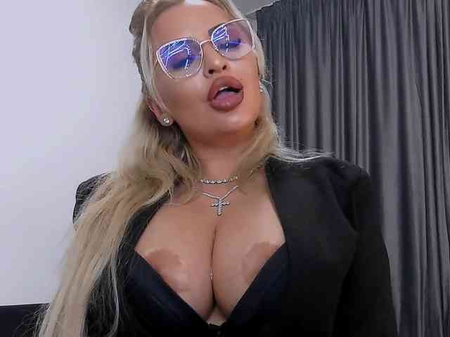lovelyblondyx webcam
