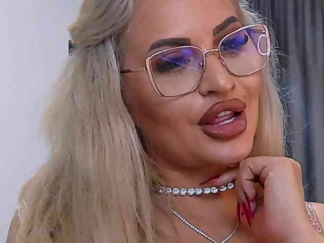 lovelyblondyx webcam