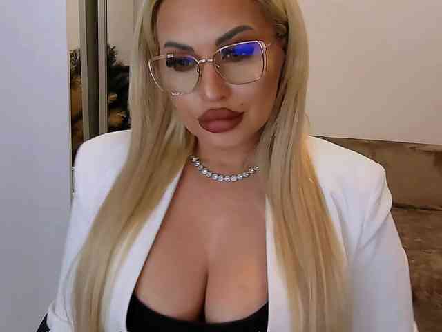 lovelyblondyx webcam