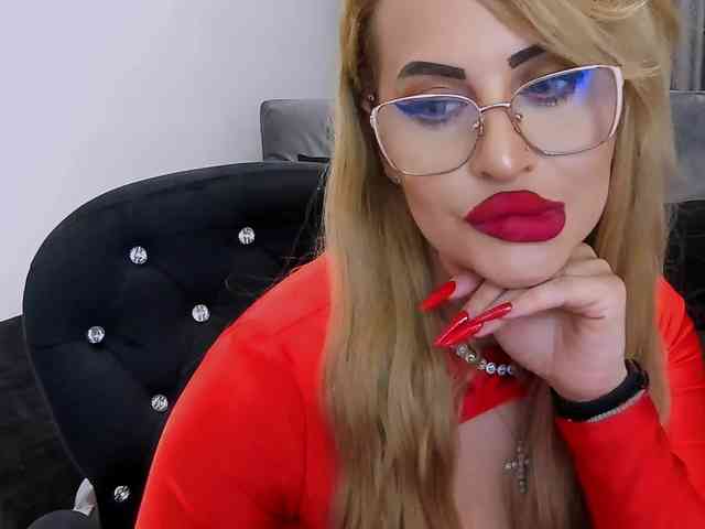 lovelyblondyx webcam