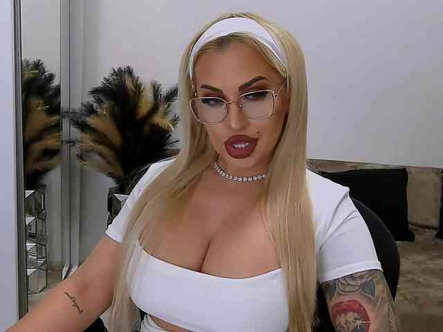 lovelyblondyx webcam
