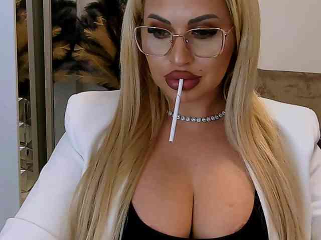 lovelyblondyx webcam