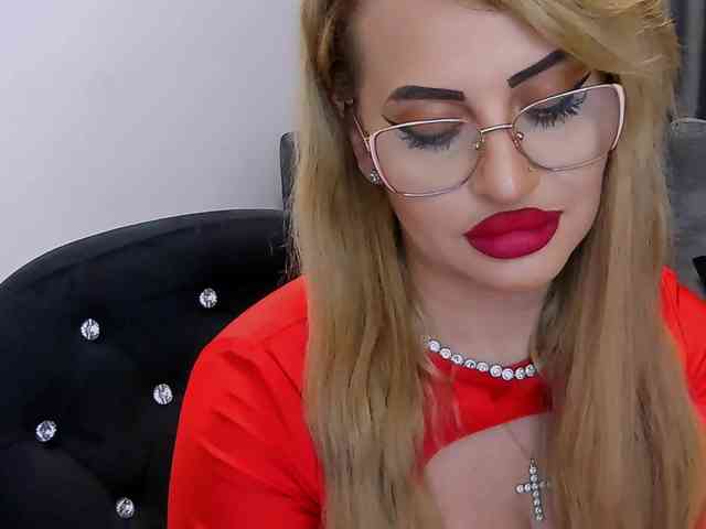lovelyblondyx webcam