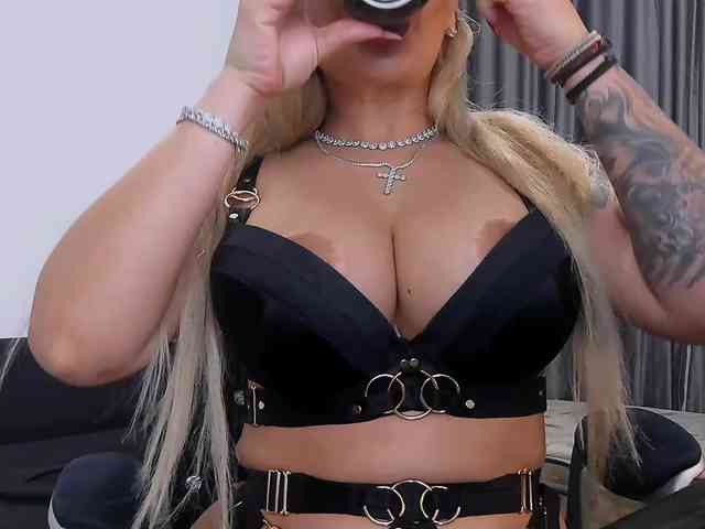 lovelyblondyx webcam