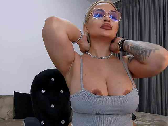 lovelyblondyx webcam