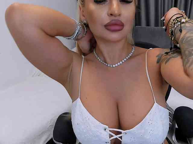 lovelyblondyx webcam