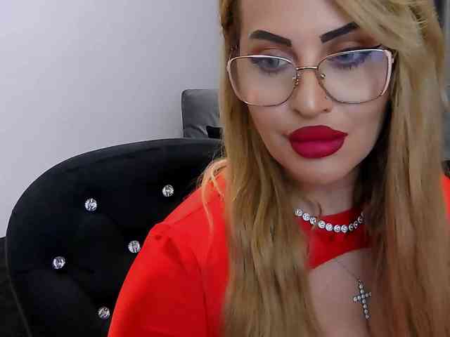 lovelyblondyx webcam