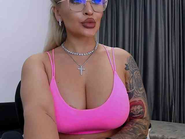 lovelyblondyx webcam