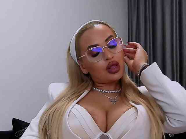 lovelyblondyx webcam