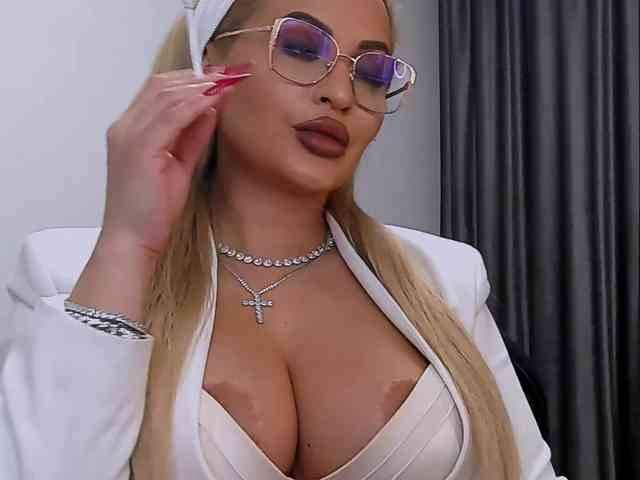 lovelyblondyx webcam