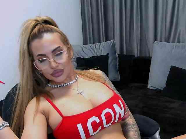 lovelyblondyx webcam