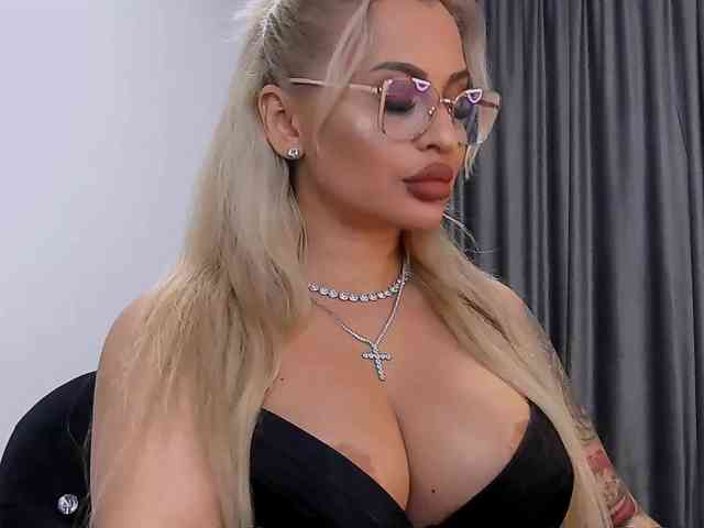 lovelyblondyx webcam