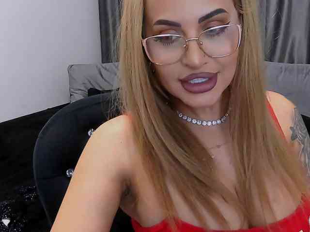 lovelyblondyx webcam