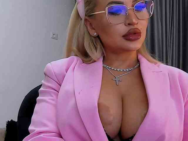 lovelyblondyx webcam