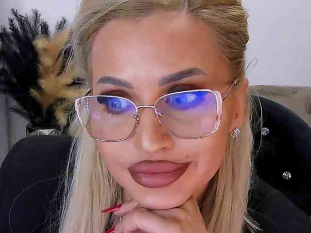 lovelyblondyx webcam