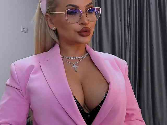 lovelyblondyx webcam