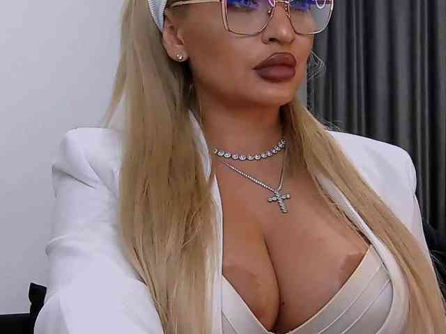 lovelyblondyx webcam