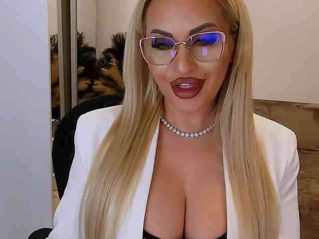 lovelyblondyx webcam