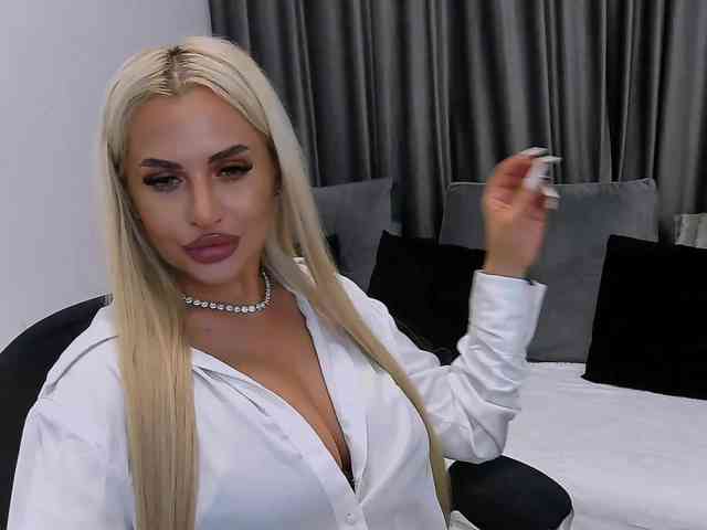 lovelyblondyx webcam
