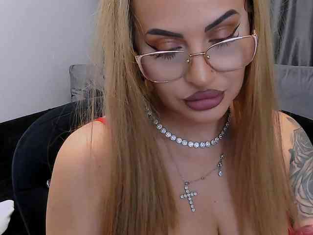 lovelyblondyx webcam