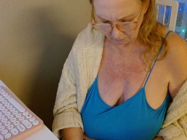 LisaLinny's BongaCams show and profile