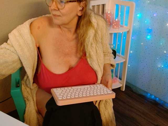 LisaLinny's BongaCams show and profile