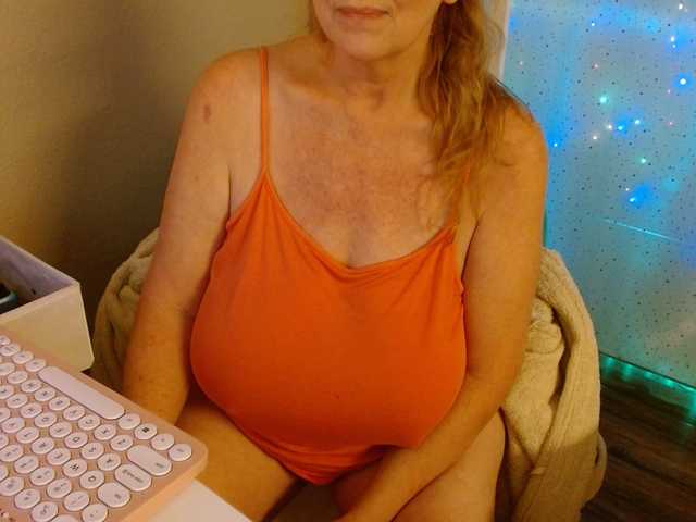 LisaLinny's BongaCams show and profile