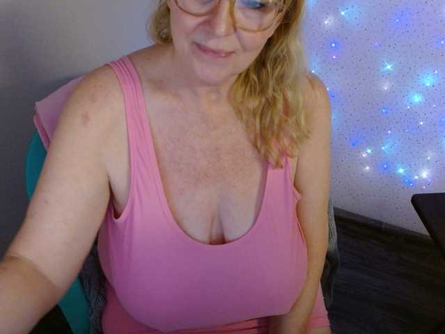 LisaLinny's BongaCams show and profile