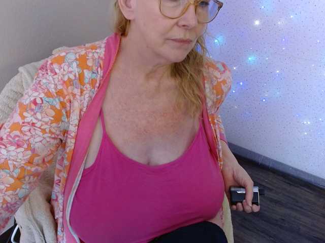 LisaLinny's BongaCams show and profile