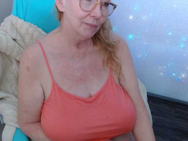 LisaLinny live cam profile