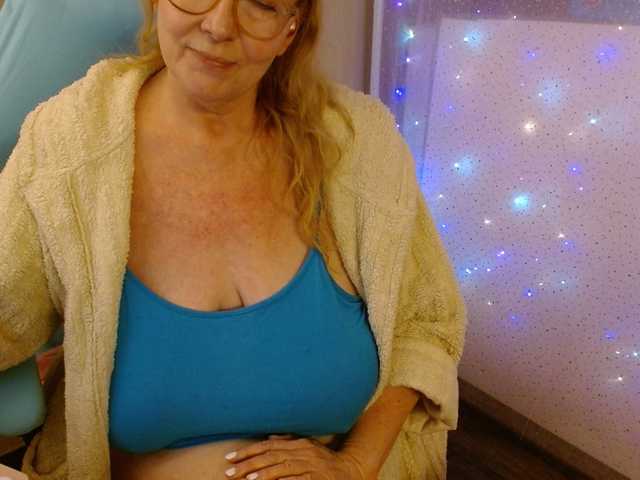 LisaLinny's BongaCams show and profile