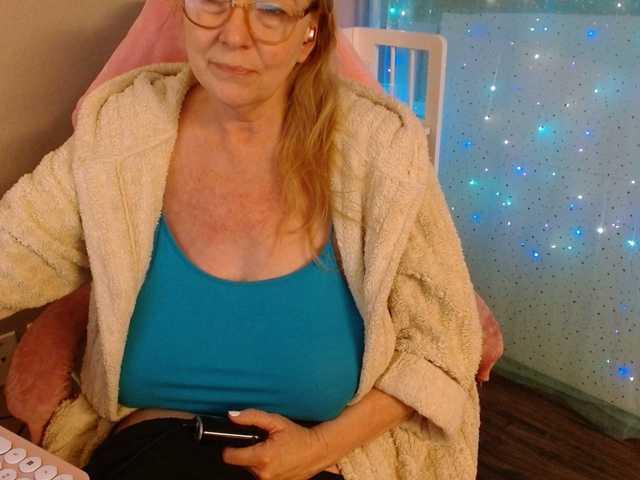 LisaLinny's BongaCams show and profile