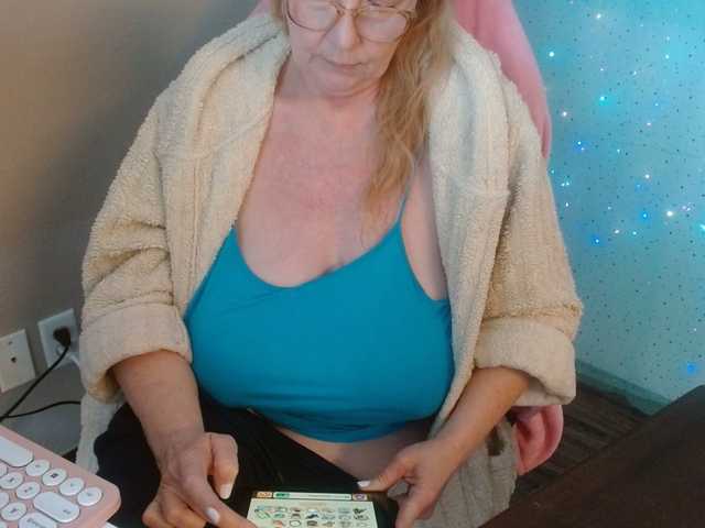 LisaLinny's BongaCams show and profile