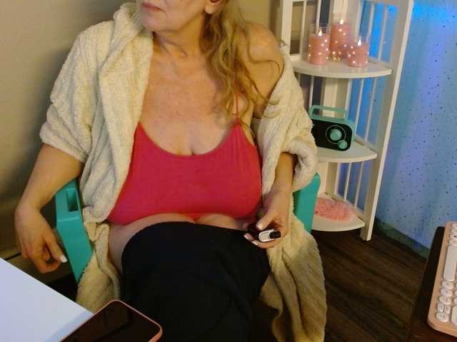 LisaLinny's BongaCams show and profile