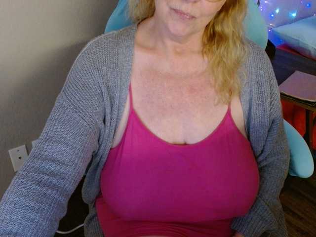 LisaLinny's BongaCams show and profile